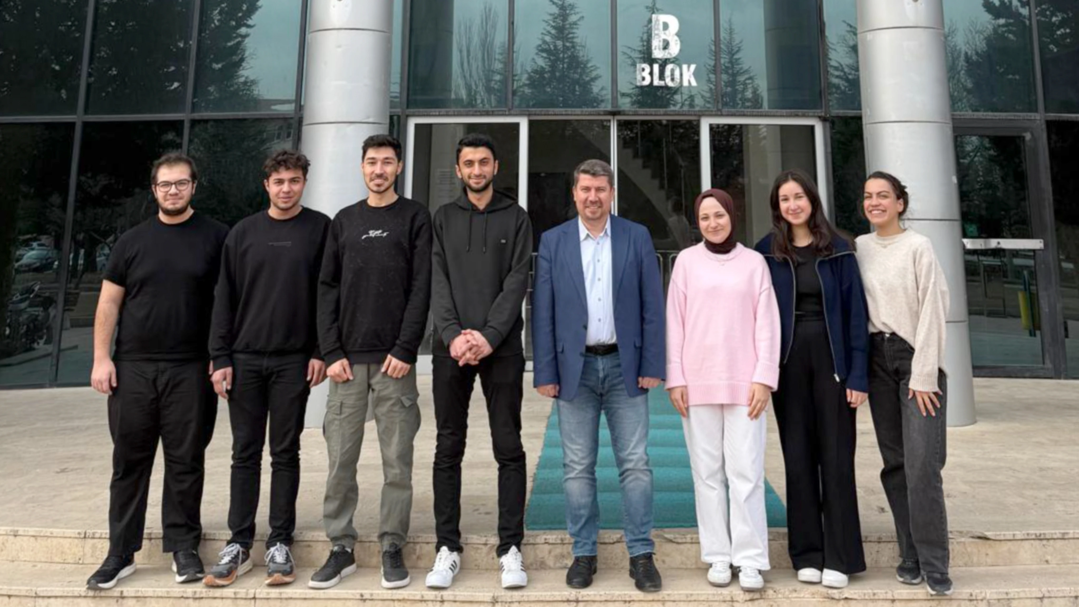Selçuk Üniversitesi MYS Yıldırım Takımı’ndan Singapur’da önemli başarı